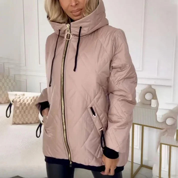 Karolina | Šilta dygsniuota žieminė striukė su gobtuvu