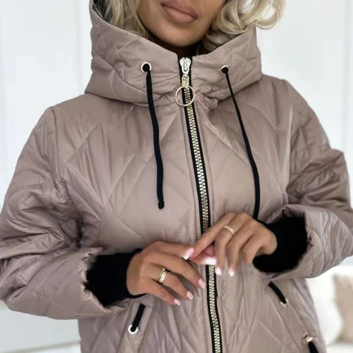 Karolina | Šilta dygsniuota žieminė striukė su gobtuvu